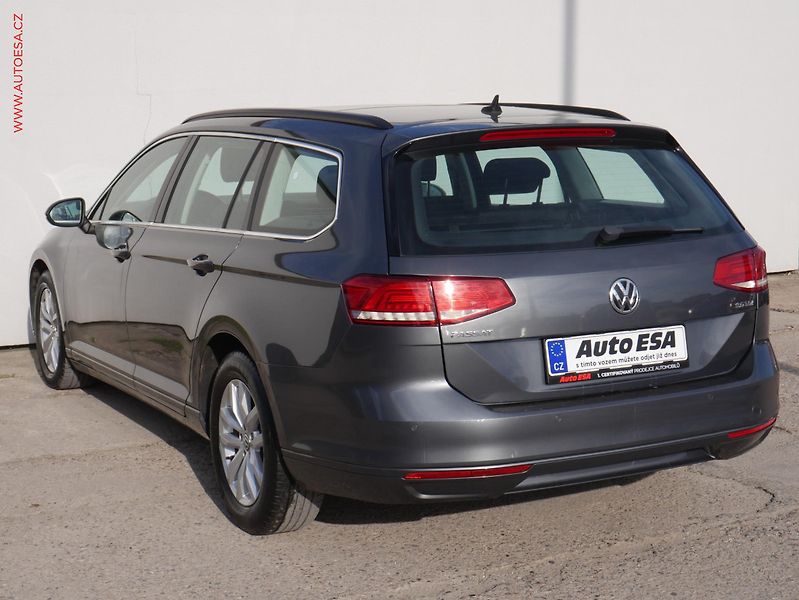 Volkswagen Passat (2015) 2.0 TDi, Comfortline, panor - fotka 4 z 18