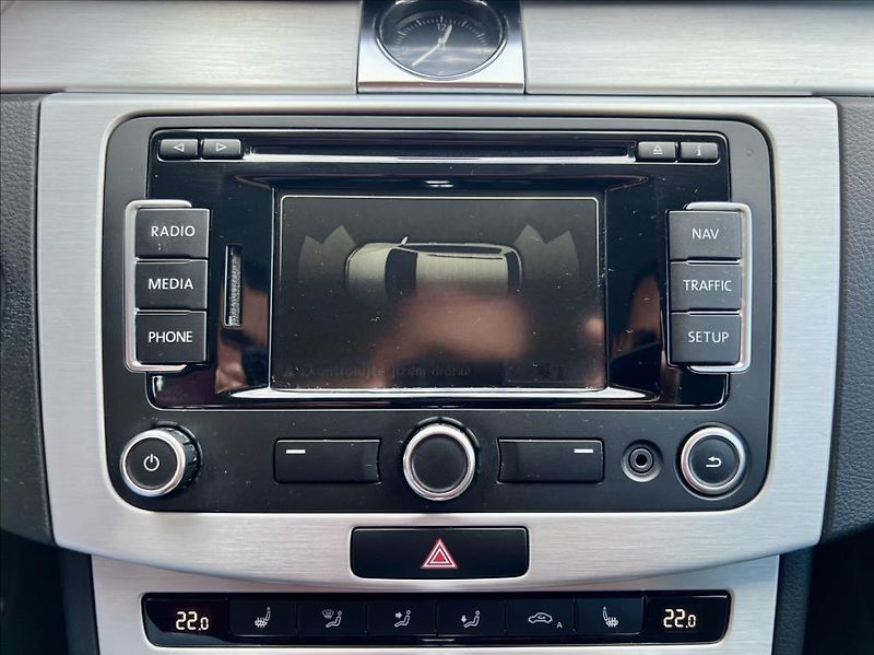 Volkswagen Passat 2,0 TDi DSG HIGHLINE / NAVI - fotka 32 z 42