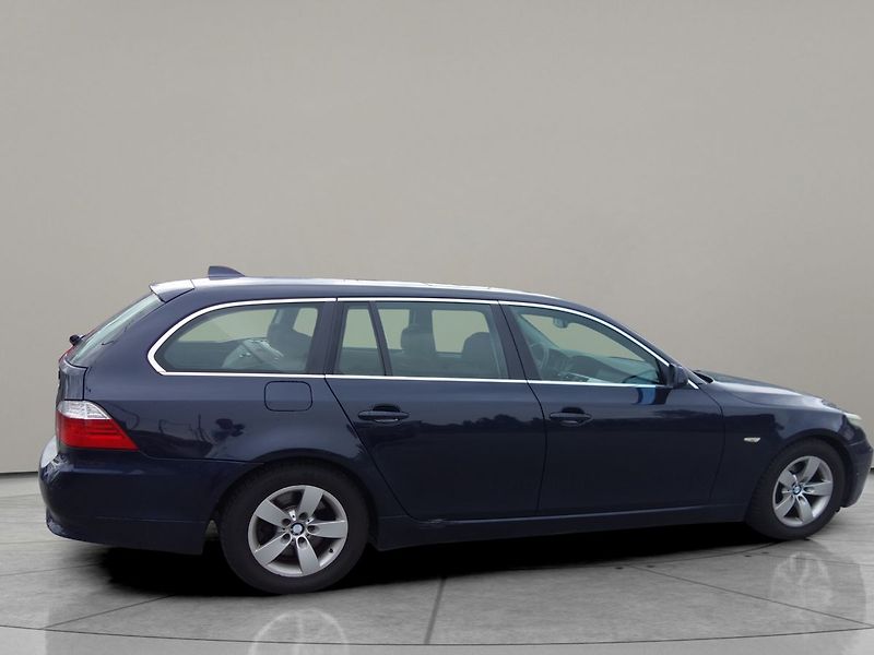 BMW Řada 5 530d PĚKNÝ !!! SERV.KNIHA ! - fotka 8 z 29