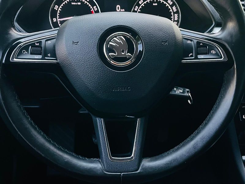 Škoda Superb 1.4TSI 4x4 MANUÁL VÝHŘEV TAŽNÉ - fotka 24 z 45