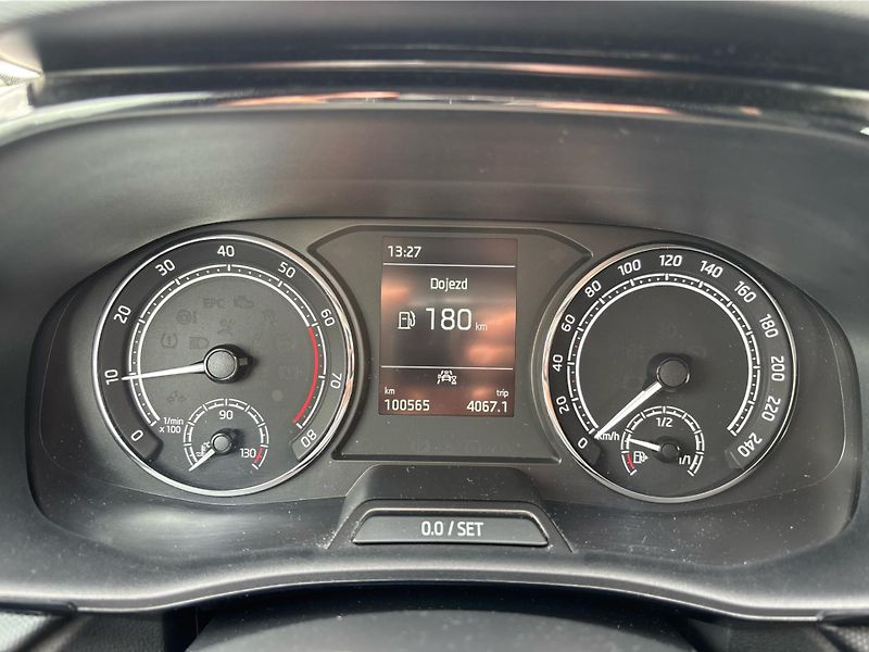 Škoda Fabia 1,0 MPI 48 kW ACTIVE - fotka 13 z 26