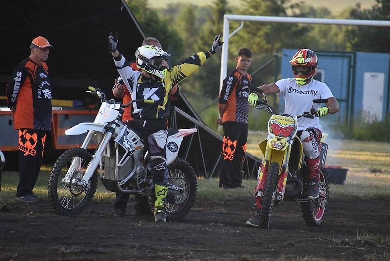 Kaskadéři z Flott Cascaders team předvedli v Bruntále své klasické autorodeo 25. června. V České Vsi vystoupí 28. června a v Bludově 1. července.