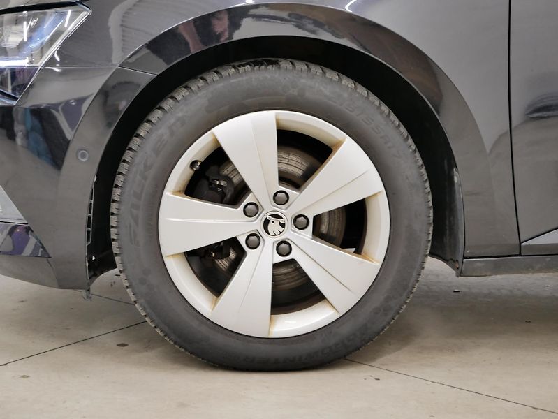 Škoda Superb - fotka 10 z 24