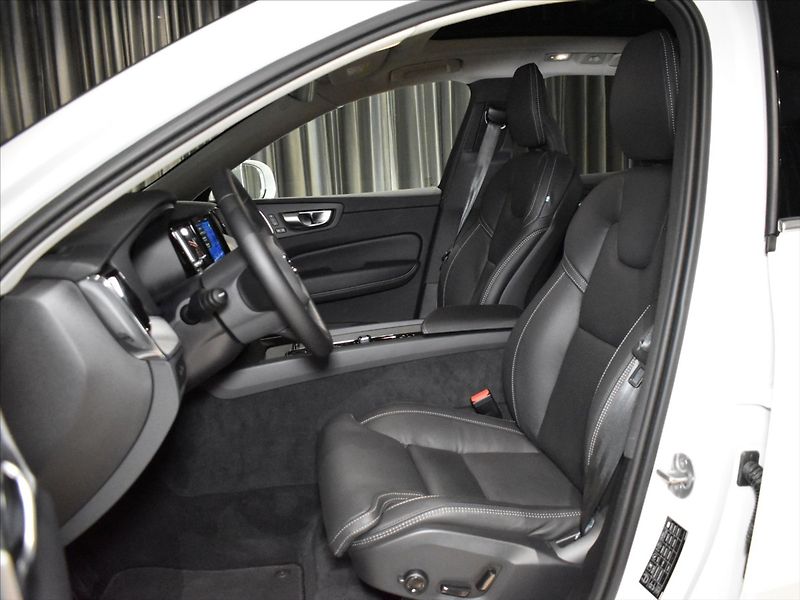 Volvo XC60 2,0 T8 AWD Ultra B&W,Panorama - fotka 9 z 29