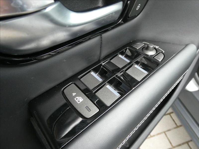 Land Rover Range Rover Evoque 2,0 TD4 HSE Dynamic cabrio, DP - fotka 15 z 39