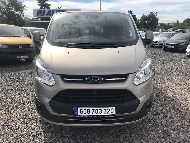 Ford Tourneo Custom 2.0 TCDI 125 KW,L2,8-MÍST,DPH - fotka 2 z 20