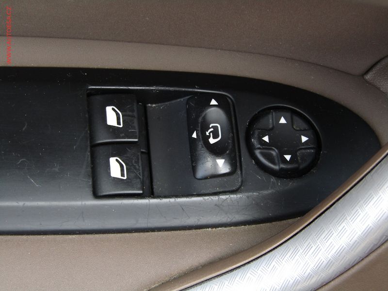 DS Automobiles DS4 (2012) 2.0 HDi, Navi, kůže - fotka 11 z 20