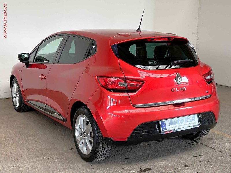 Renault Clio (2015) 1.5dCi, 2.maj,ČR, STK2/28, AC - fotka 6 z 15