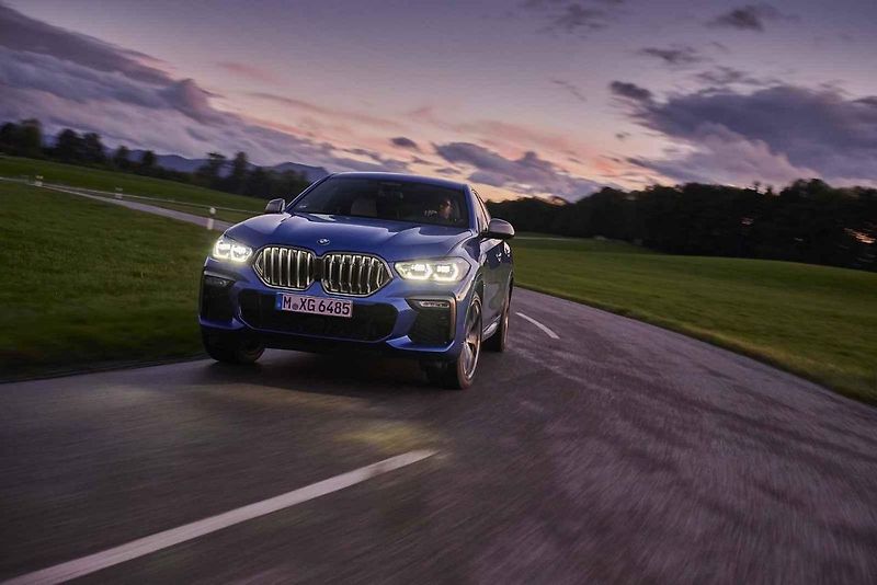 BMW X6 M50i