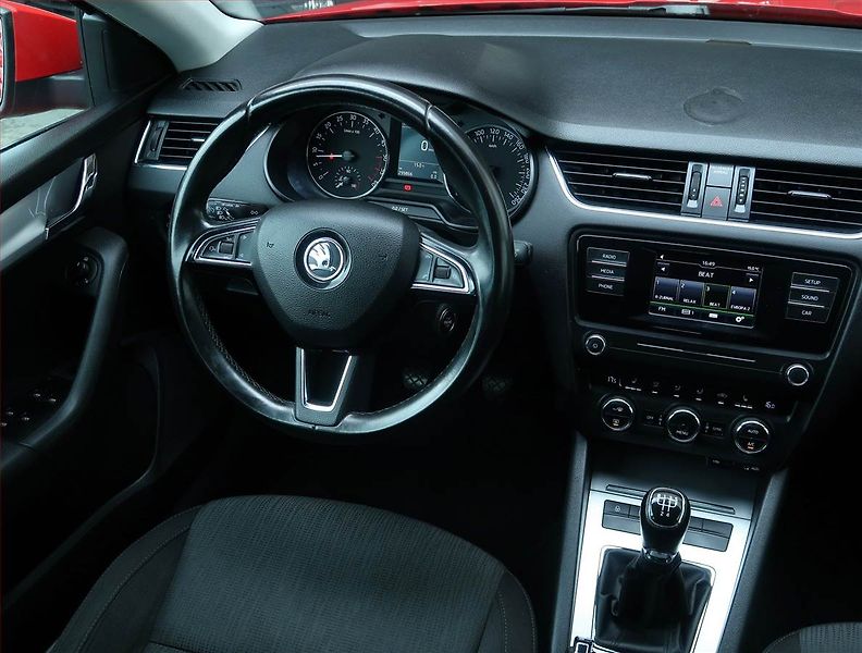 Škoda Octavia (2016) 1.6 TDI, Serv.kniha, Tempomat - fotka 7 z 18