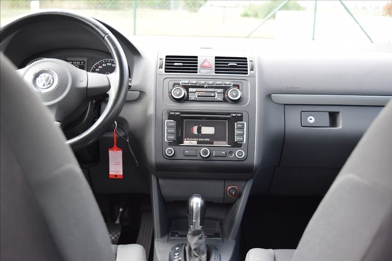Volkswagen Touran 1,4 i 103KW AUTOMAT PO SERVISE - fotka 18 z 44