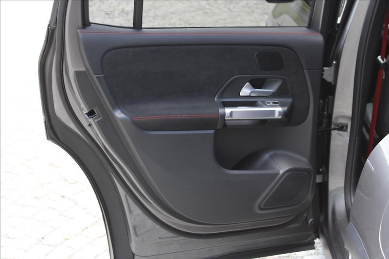 Mercedes-Benz GLB 35 AMG*4M*FACEL*ZÁR*DPH*CZ - fotka 32 z 42