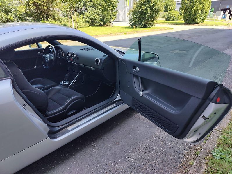 Audi TT 3,2i V6 quattro / automat / - fotka 14 z 35