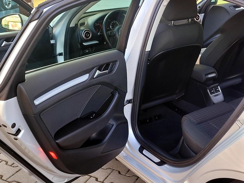 Audi A3 TFSi 103kW Limo,FULL LED - fotka 17 z 44