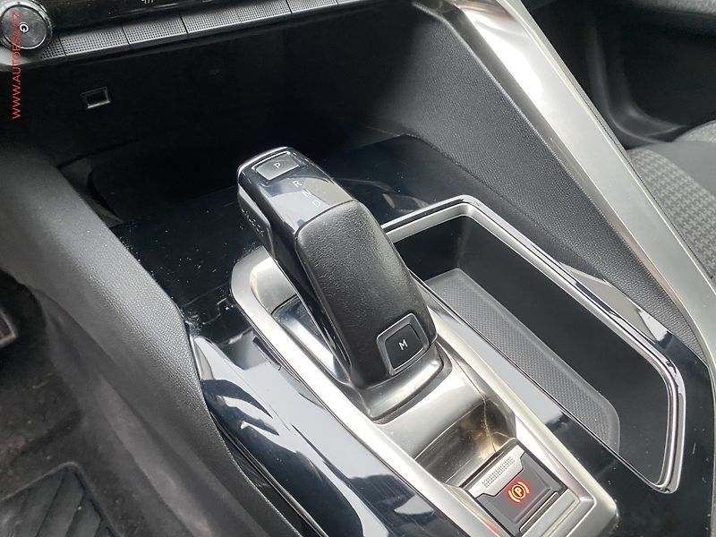 Peugeot 3008 (2018) 1.5 HDi, Active, AT, navi - fotka 15 z 17