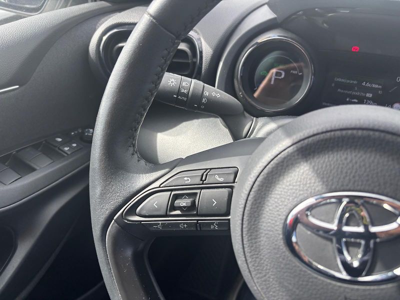 Toyota Yaris 1.5 HSD e-CVT Selection Style - fotka 16 z 28