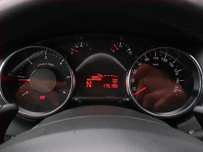 Peugeot 5008 (2014) 1.6 HDi, Automat, po STK - fotka 11 z 18