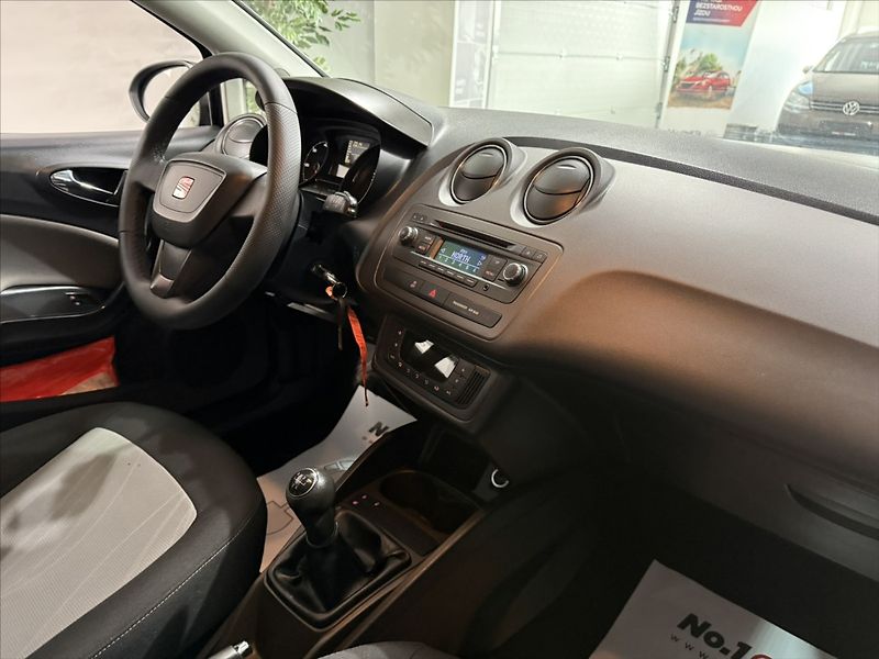 Seat Ibiza 1,6   TDI 66KW STK 02/28 ALU - fotka 10 z 15