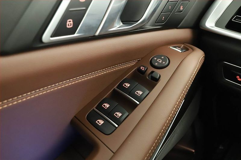 BMW X7 (2025) xDrive40d, Navigace - fotka 21 z 22