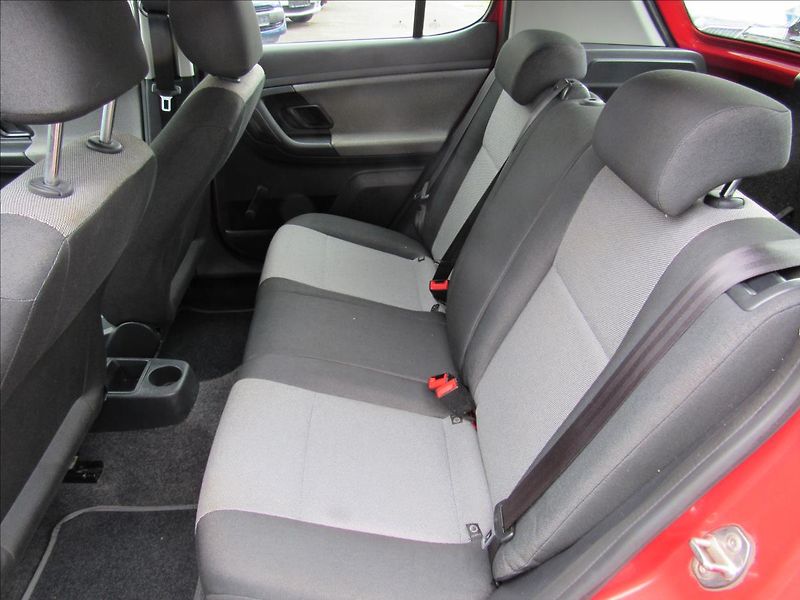 Škoda Fabia 1,2 i 44kW Active - fotka 10 z 28