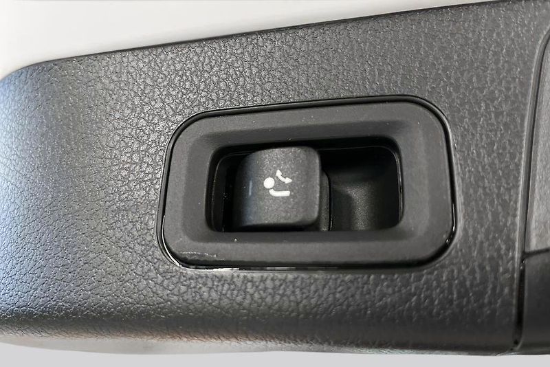 Mercedes-Benz GLB 200 AMG Night Taž ACC Kam LED - fotka 17 z 19