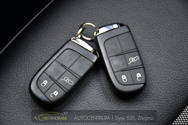 Jeep Compass 1.5l GSE T4 48V e-Hybrid - fotka 35 z 50