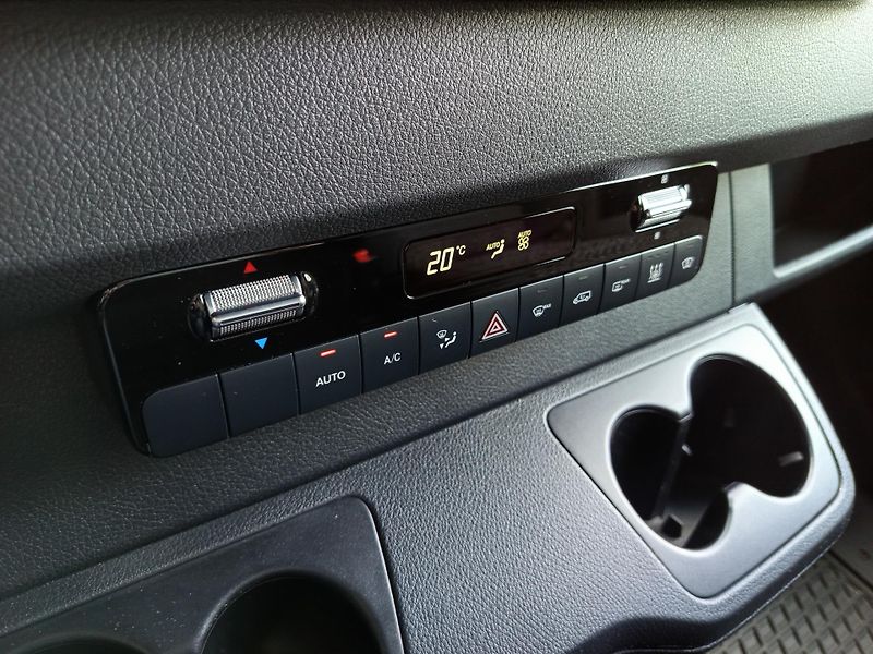 Mercedes-Benz Sprinter (2024) 319 CDI, 4x4, Tourer Select - fotka 14 z 29