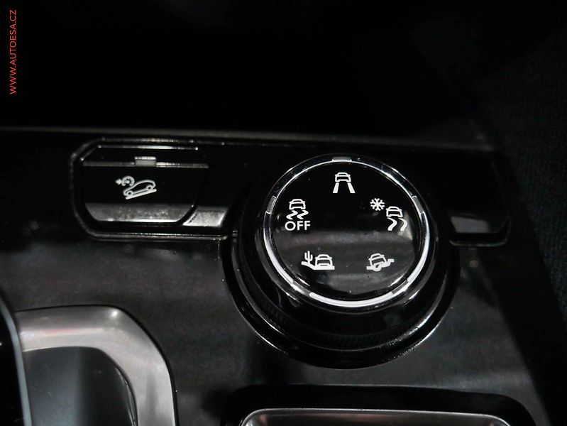 Peugeot 3008 (2017) 1.6 HDi, 2.maj,ČR, AC, temp - fotka 20 z 24