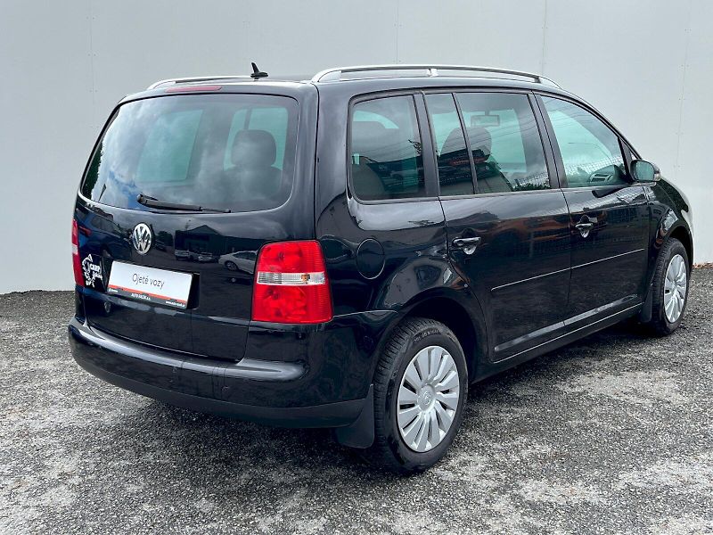 Volkswagen Touran (2004) 2.0 TDI 103 kW DSG Highline - fotka 23 z 23