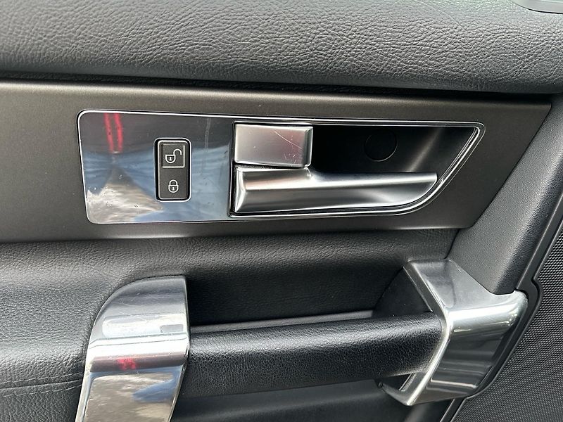 Land Rover Discovery (2015)  3.0l TDV6 SE AUTO 4WD - fotka 14 z 25