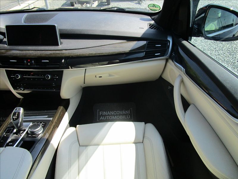 BMW X5 xDrive 30d M-Paket  ČR - fotka 19 z 70