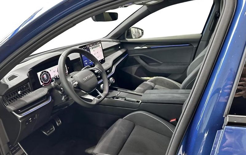 Škoda Superb Sportline 2.0 TSI 4x4 Tažné - fotka 9 z 17