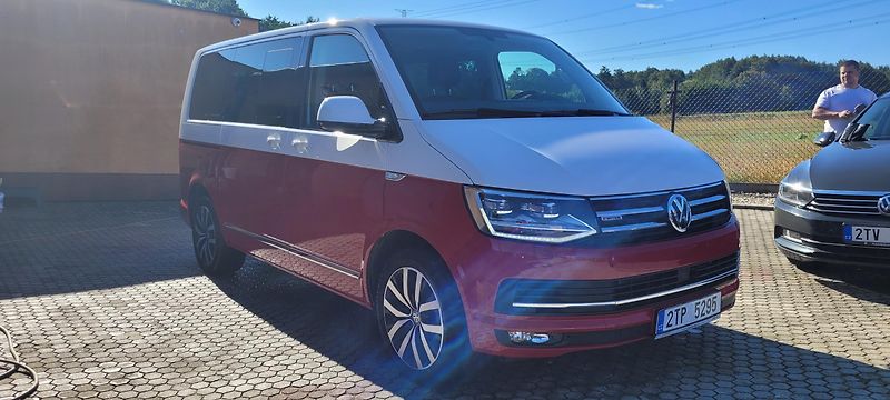 Volkswagen Multivan (2017) T6 2,0TDi 150kW DSG Highline - fotka 3 z 42