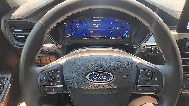 Ford Kuga 2.0 EcoBlue AWD Titanium X - fotka 26 z 33
