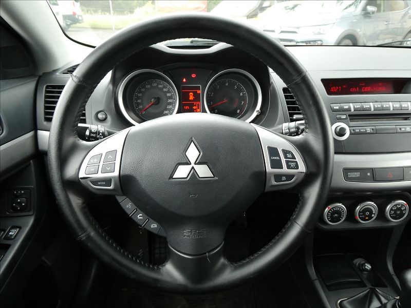 Mitsubishi Lancer 1,8 i 105kW Sportback, klima - fotka 22 z 31