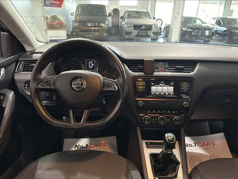 Škoda Octavia 1,6   TDI KEY-LESS TAŽNÉ ČR - fotka 20 z 29
