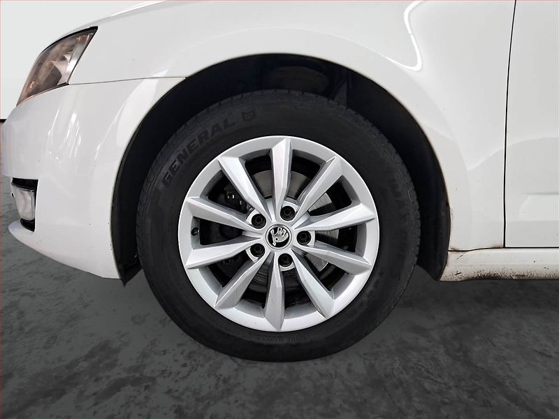 Škoda Octavia (2013) 1.2 TSI, po STK, v provozu - fotka 15 z 16