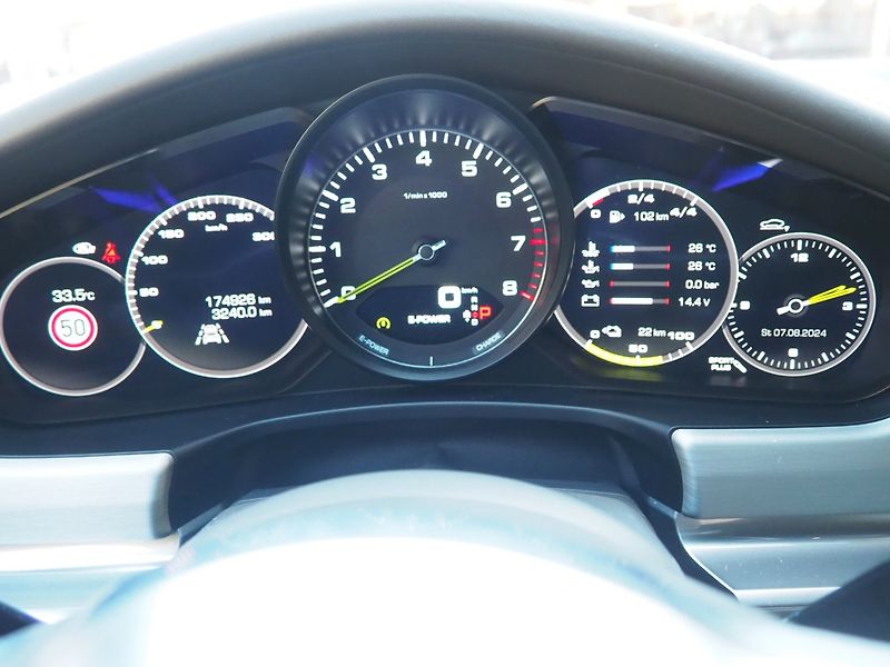 Porsche Panamera (2017) 4 E-Hybrid Sport - fotka 34 z 44