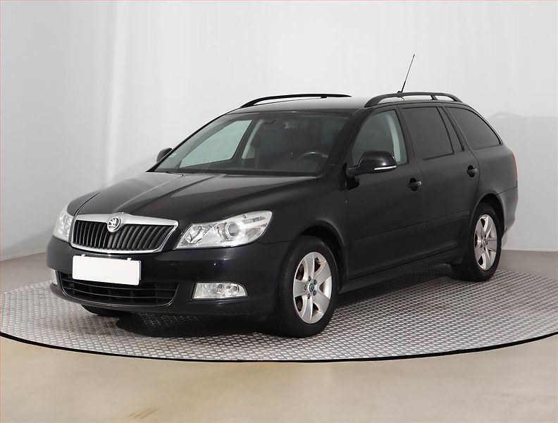 Škoda Octavia (2009) 1.4 TSI, Navi, Tempomat - fotka 2 z 15