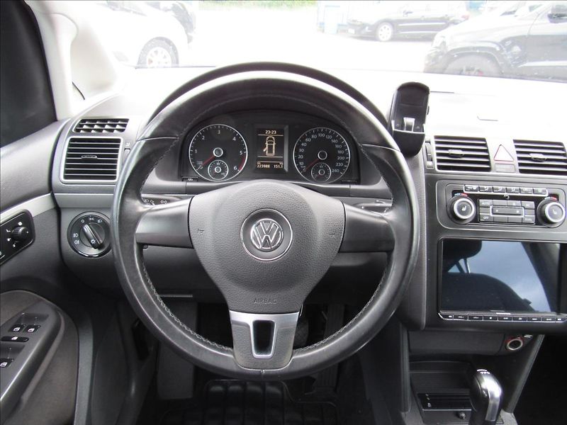Volkswagen Touran 2,0 TDI 103kW DSG - fotka 12 z 26