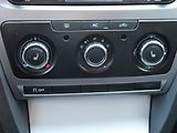 Škoda Octavia (2011) Ambiente 1.6 TDI, Tempomat - náhled 14