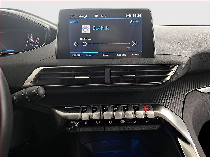 Peugeot 3008 (2020) GT Line 1.2 PureTech, Kůže - fotka 12 z 18