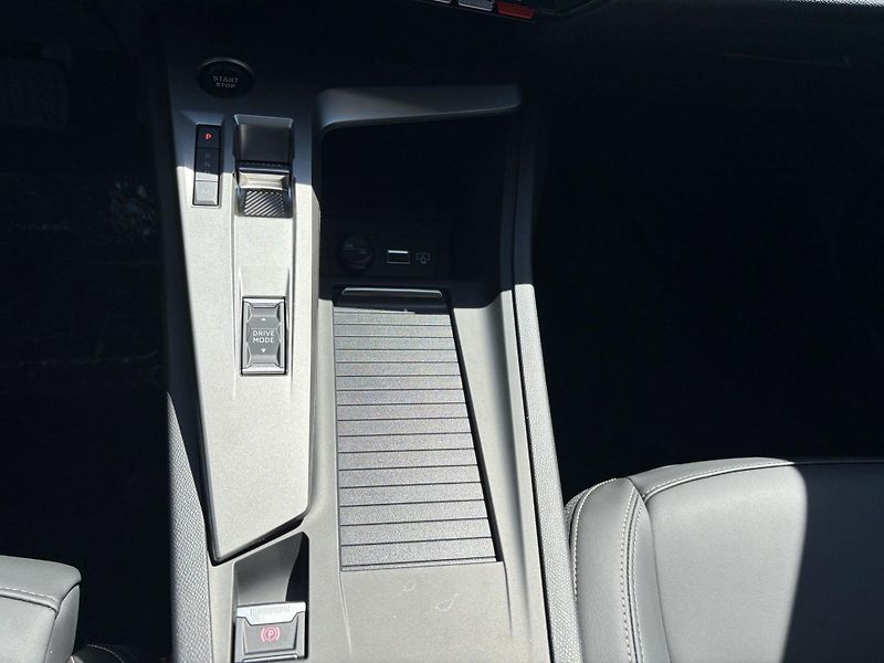Peugeot 308 SW ALLURE Hybrid - fotka 17 z 20