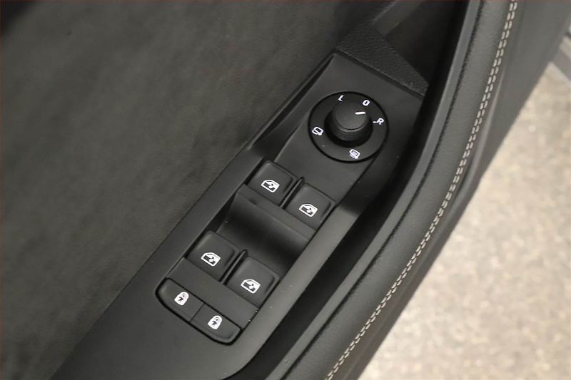 Škoda Superb (2022) Sportline 2.0 TDI - fotka 18 z 19