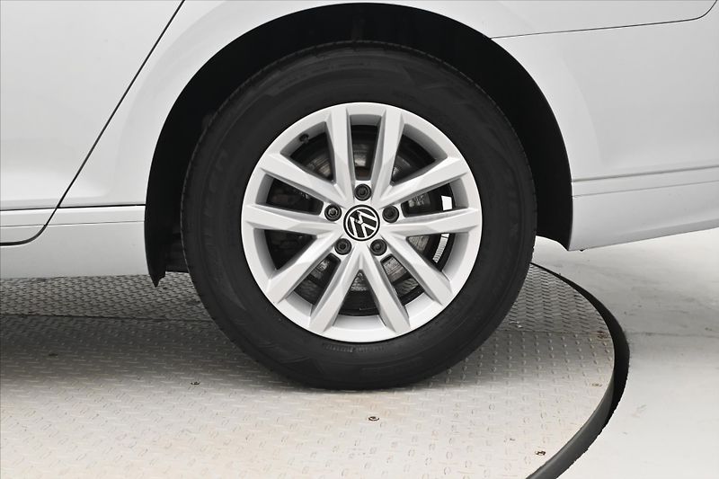 Volkswagen Passat 2,0 TDI 110 kW DSG Business Zá - fotka 32 z 32