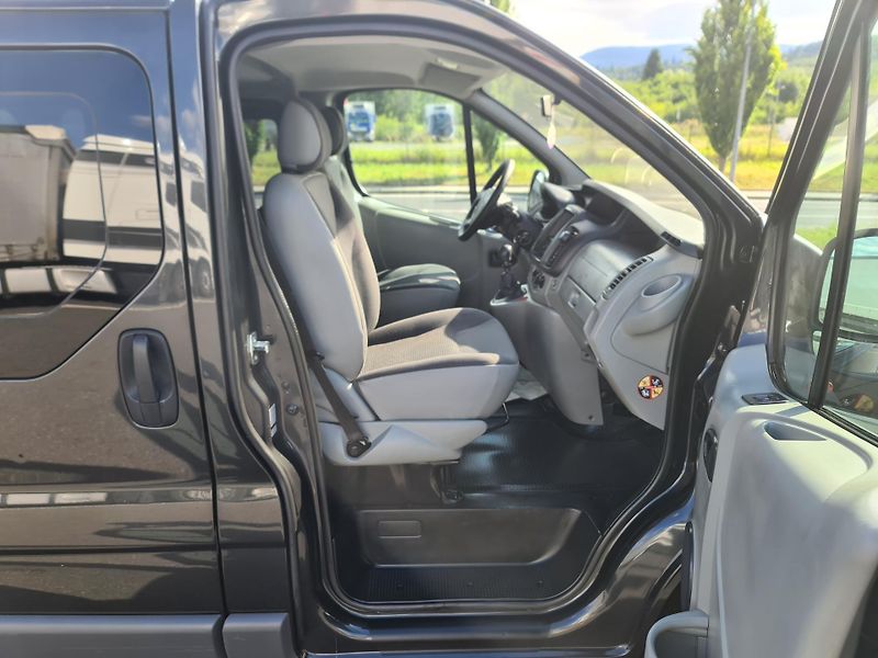 Opel Vivaro (2011) 2.0 CDTi 84-KW 8-MÍST OLOMOUC - fotka 28 z 75