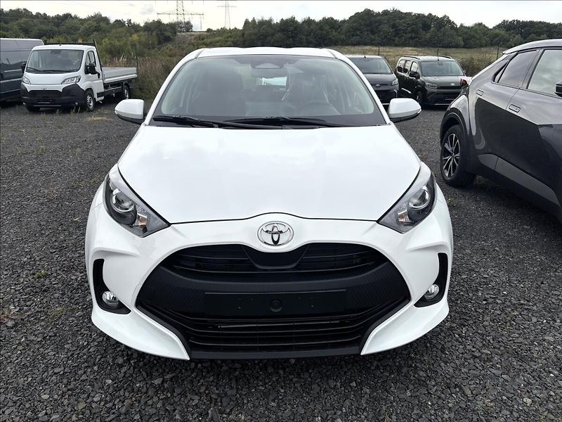 Toyota Yaris 1,5   Comfort HEV 116 CVT - fotka 2 z 8