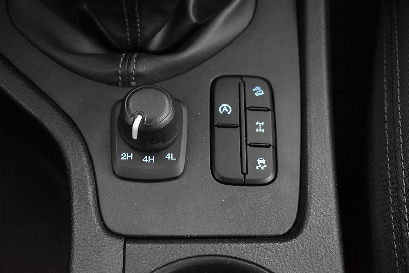 Ford Ranger 2.0 XLT*Naviják*4x4*TAŽNÉ*ČR 1 - fotka 27 z 46