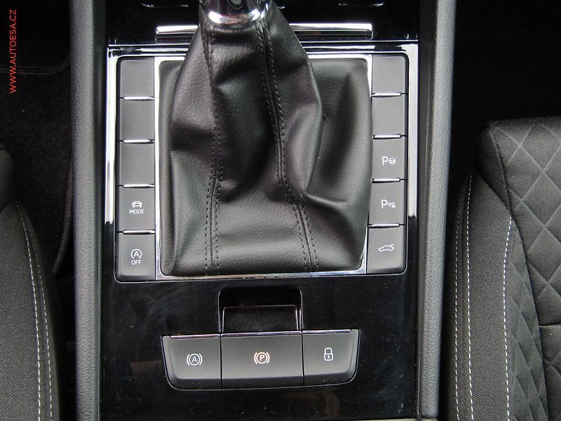 Škoda Superb (2016) 2.0 TDi, Style, TZ, navi - fotka 16 z 23