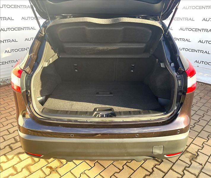 Nissan Qashqai 1,2 DIG-T Czech-line,serv.kn. - fotka 10 z 21